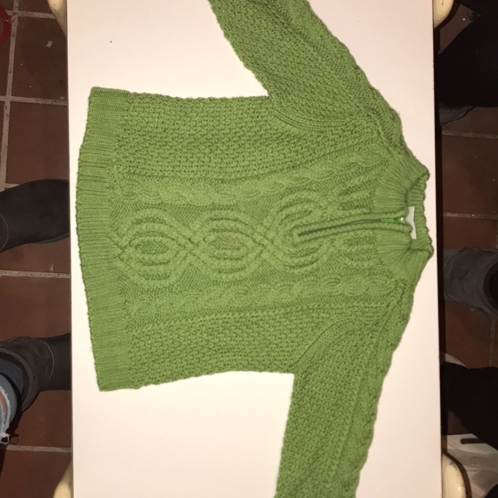 Cute green sweater for boys and girls 💚
